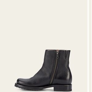 Frye Veronica size zip boots like new!
